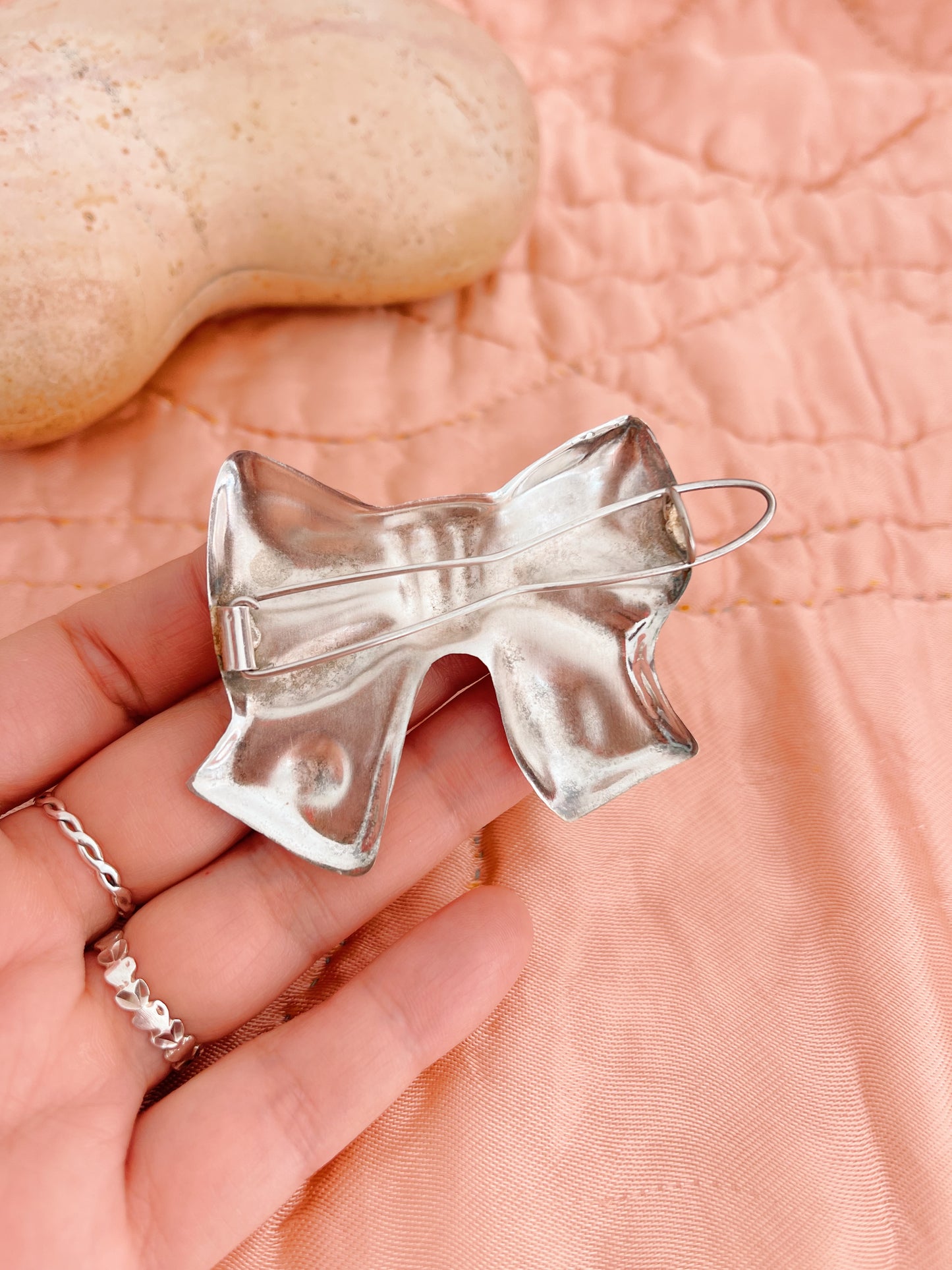 1990s Vintage Ribbon Silver Hair Clip