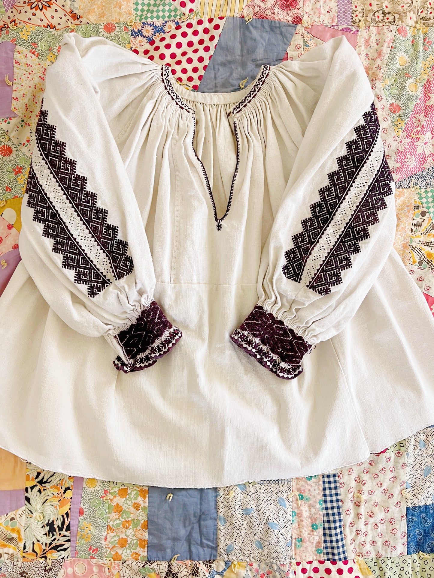Vintage Romanian Long Sleeves Blouse.