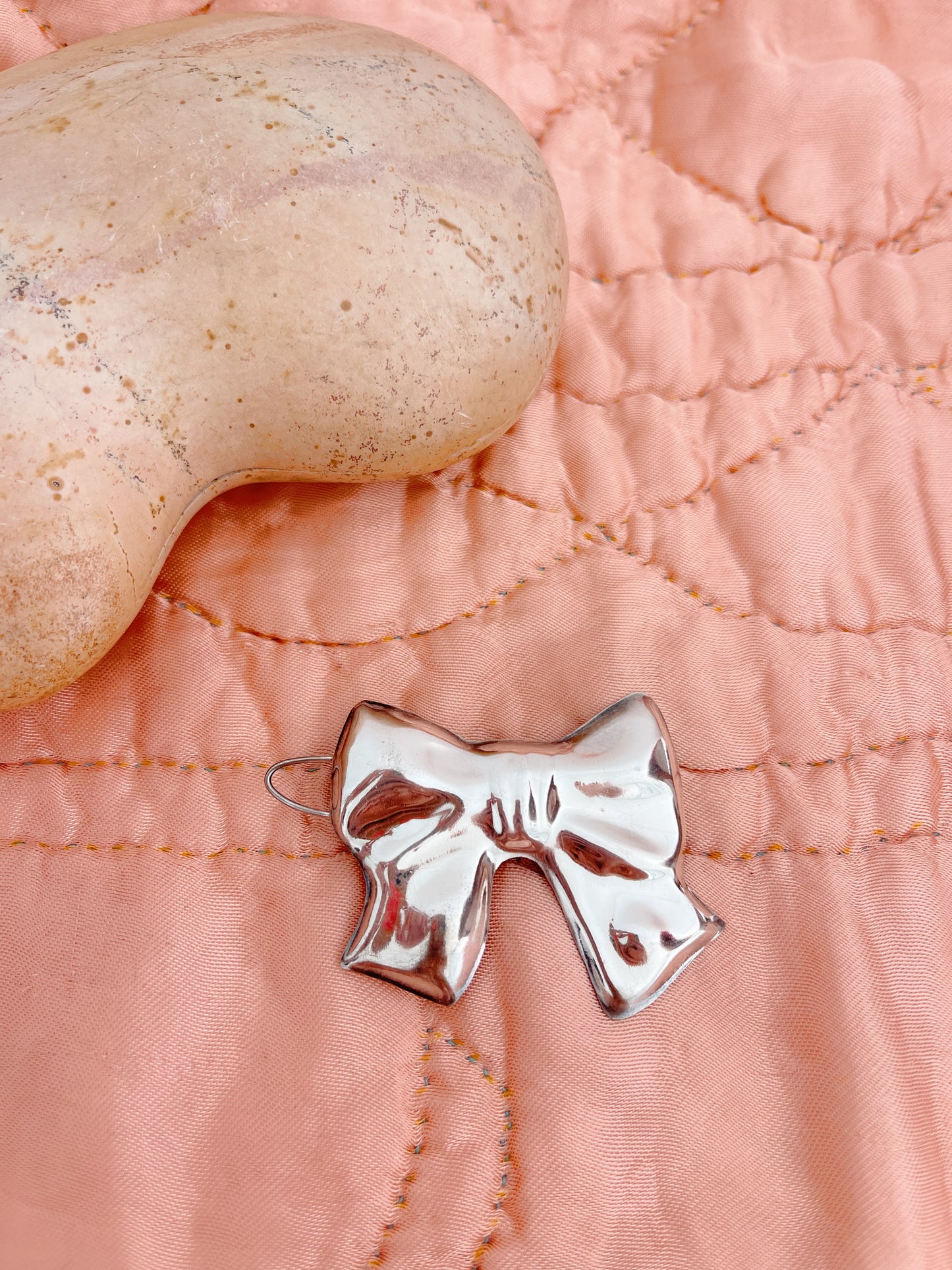 1990s Vintage Ribbon Silver Hair Clip