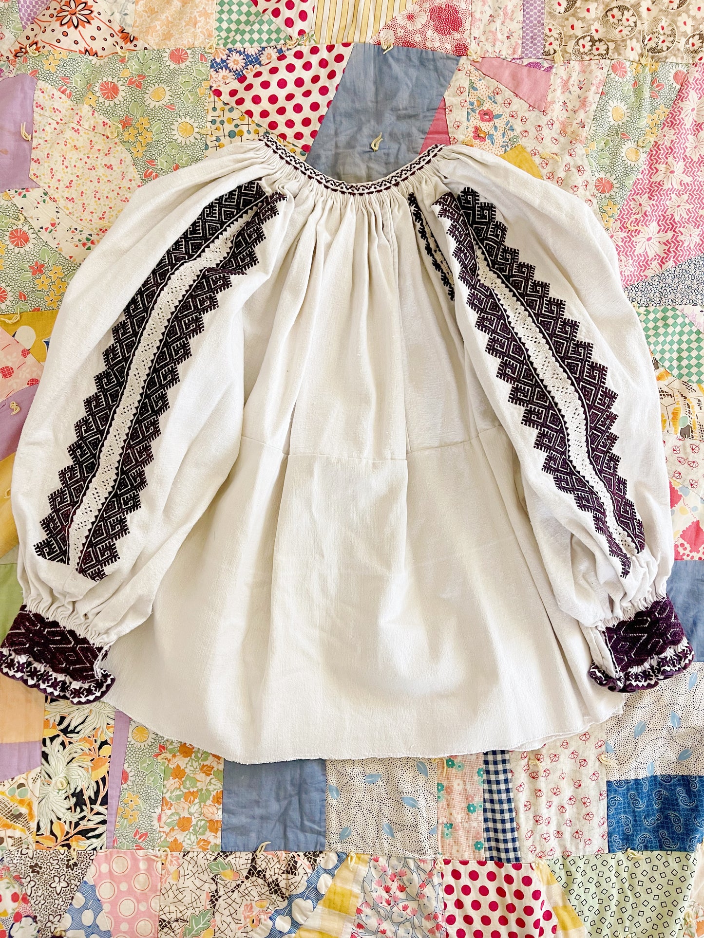 Vintage Romanian Long Sleeves Blouse.