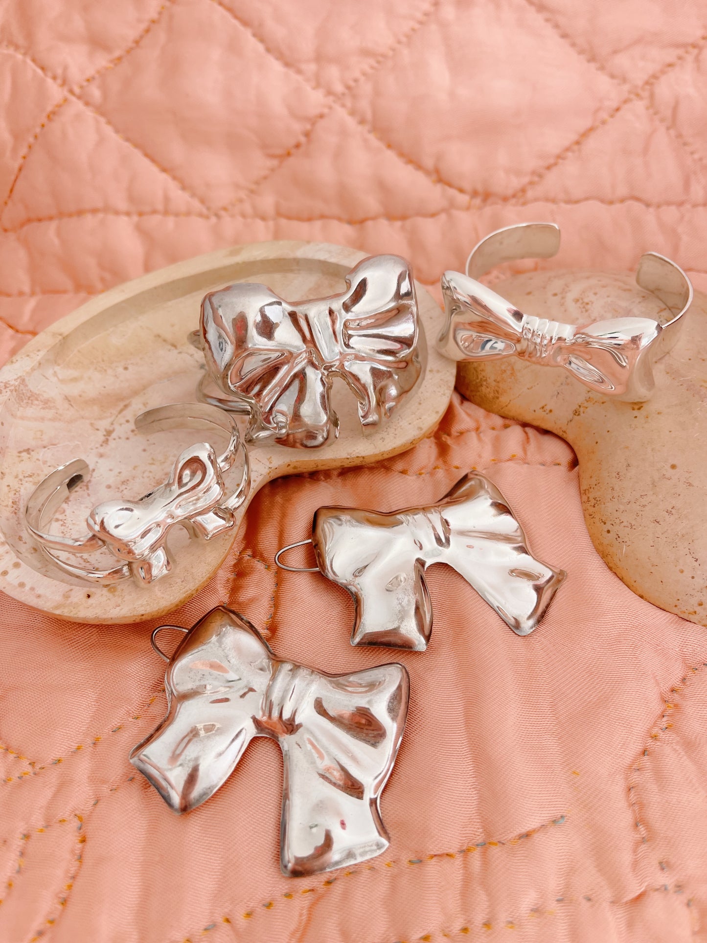 1990s Vintage Ribbon Silver Hair Clip