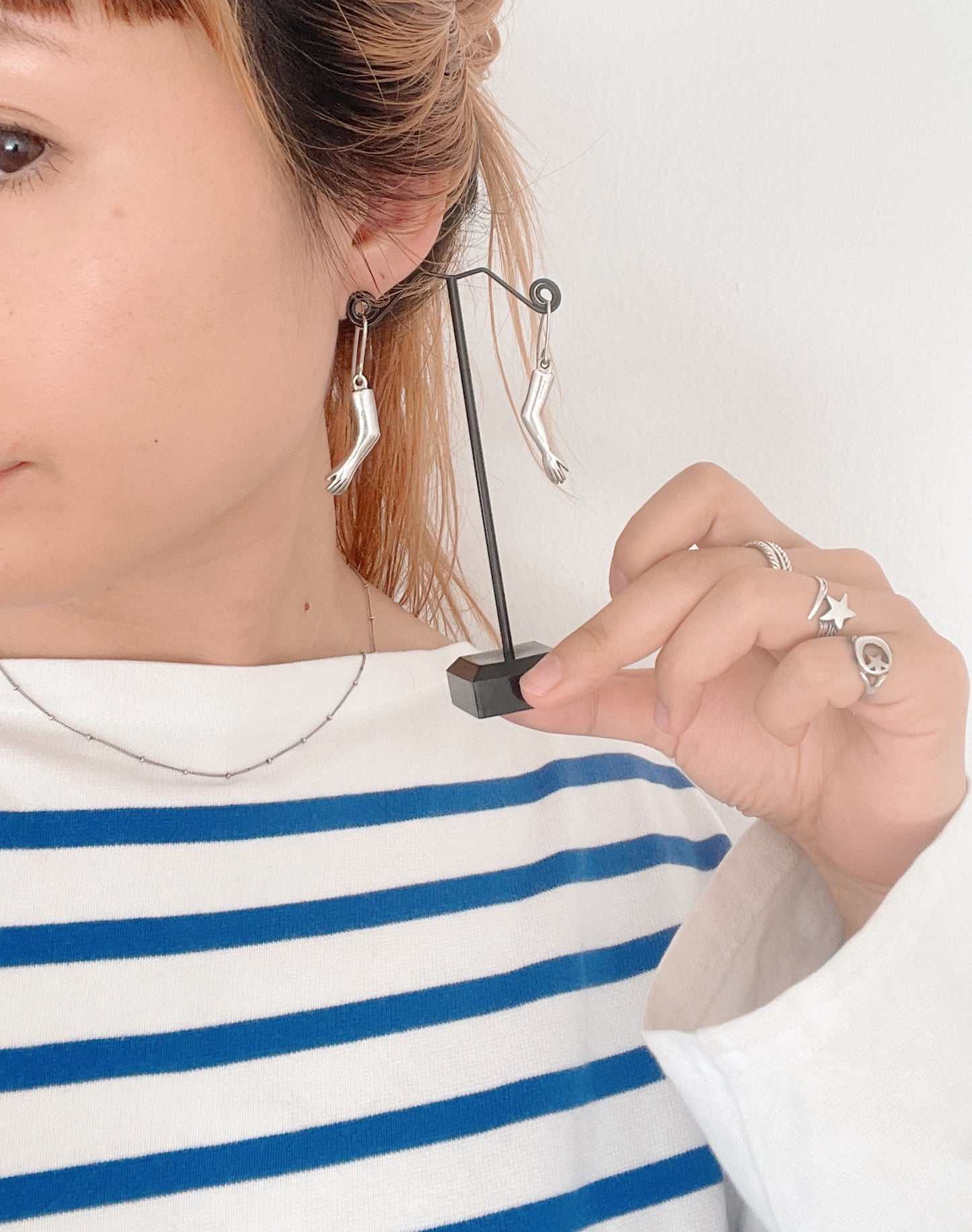 Vintage Hands Silver Hook Pierce.