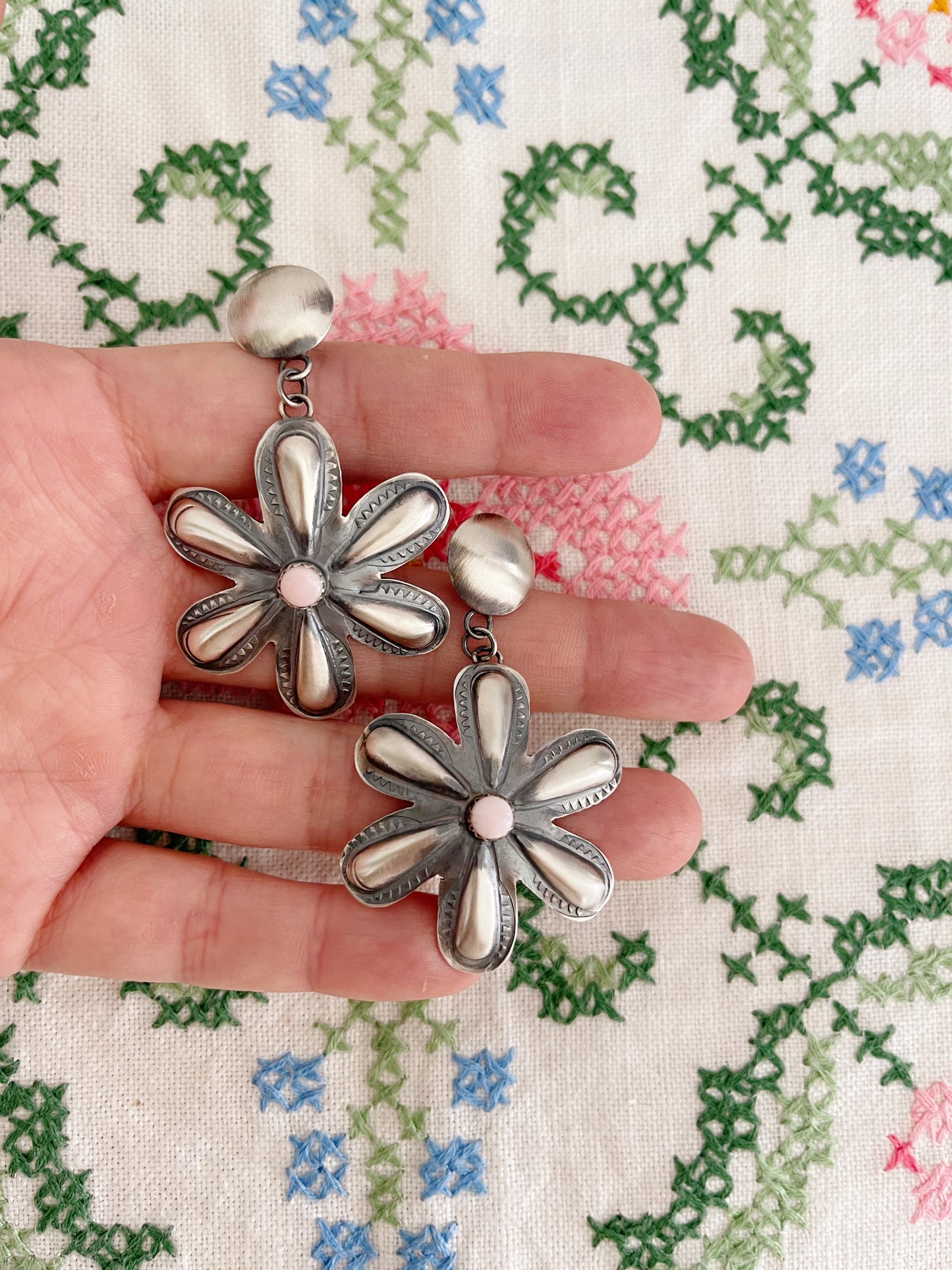 Navajo Pink Shell Flower Pierce.