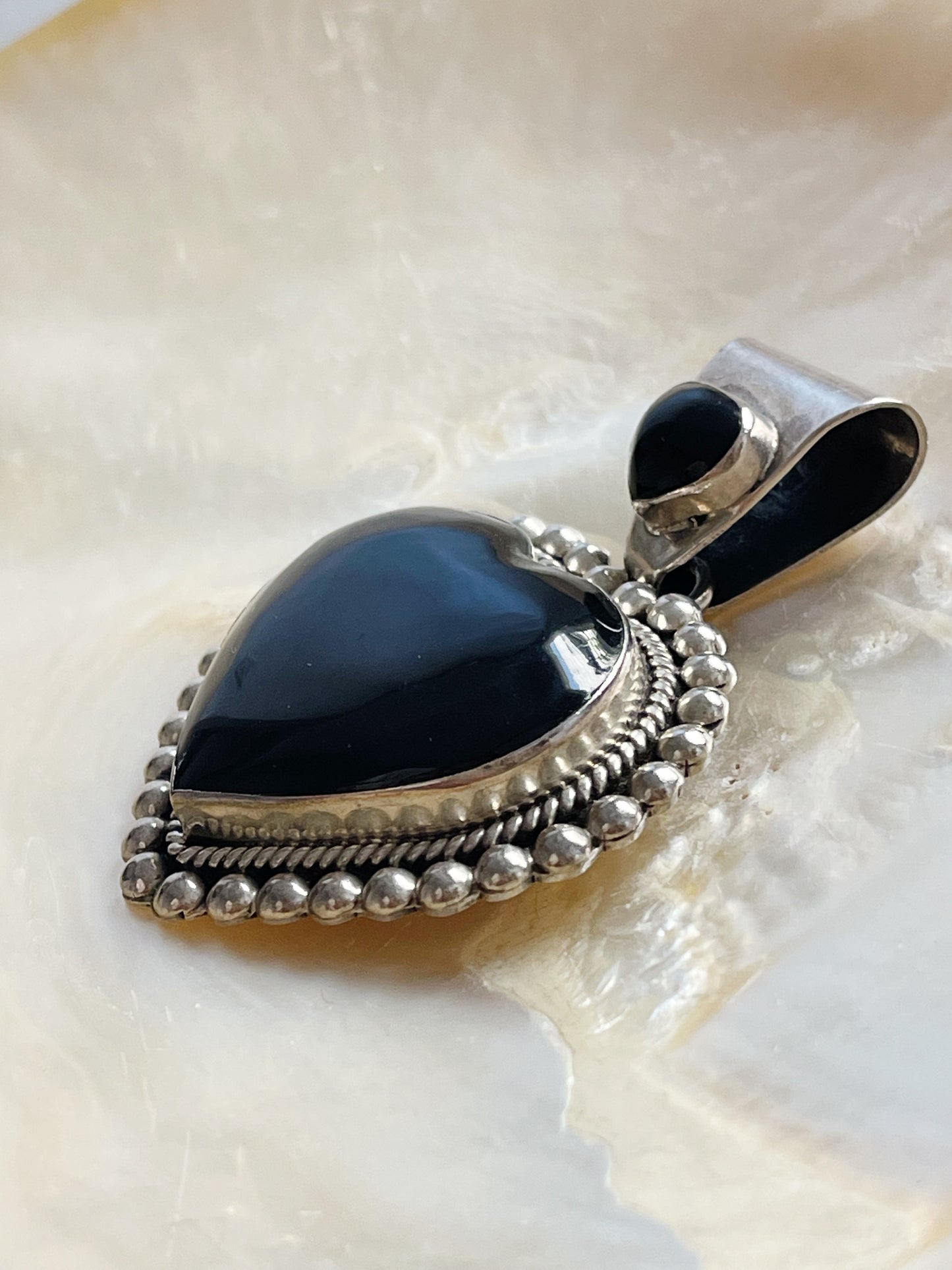 1980s Large Size Onyx Double Heart Pendant Top