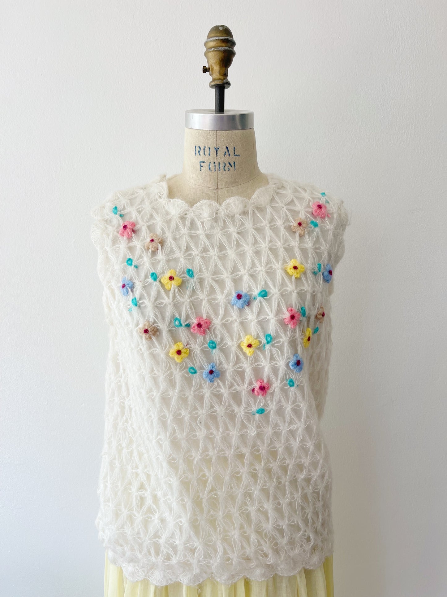 1960s Hand Crochet Sleeveless Tops