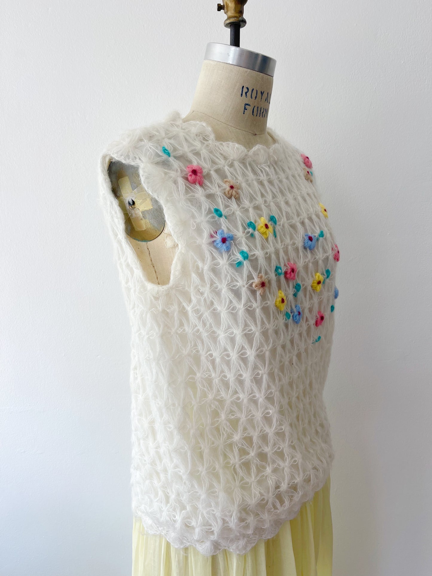 1960s Hand Crochet Sleeveless Tops