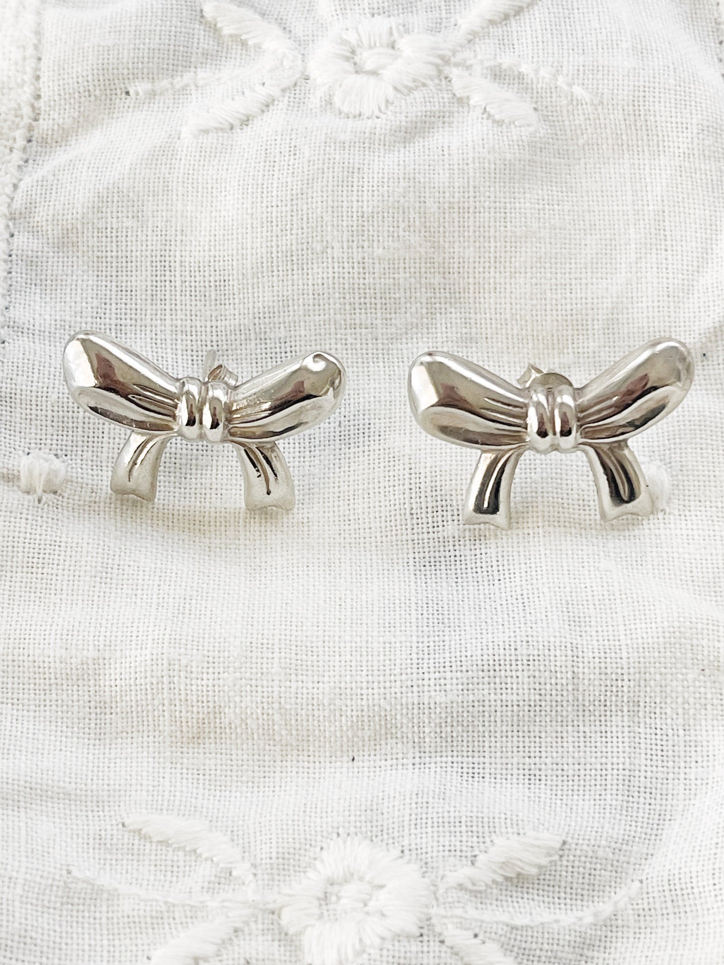 Vintage Ribbon Silver 925 Pierce