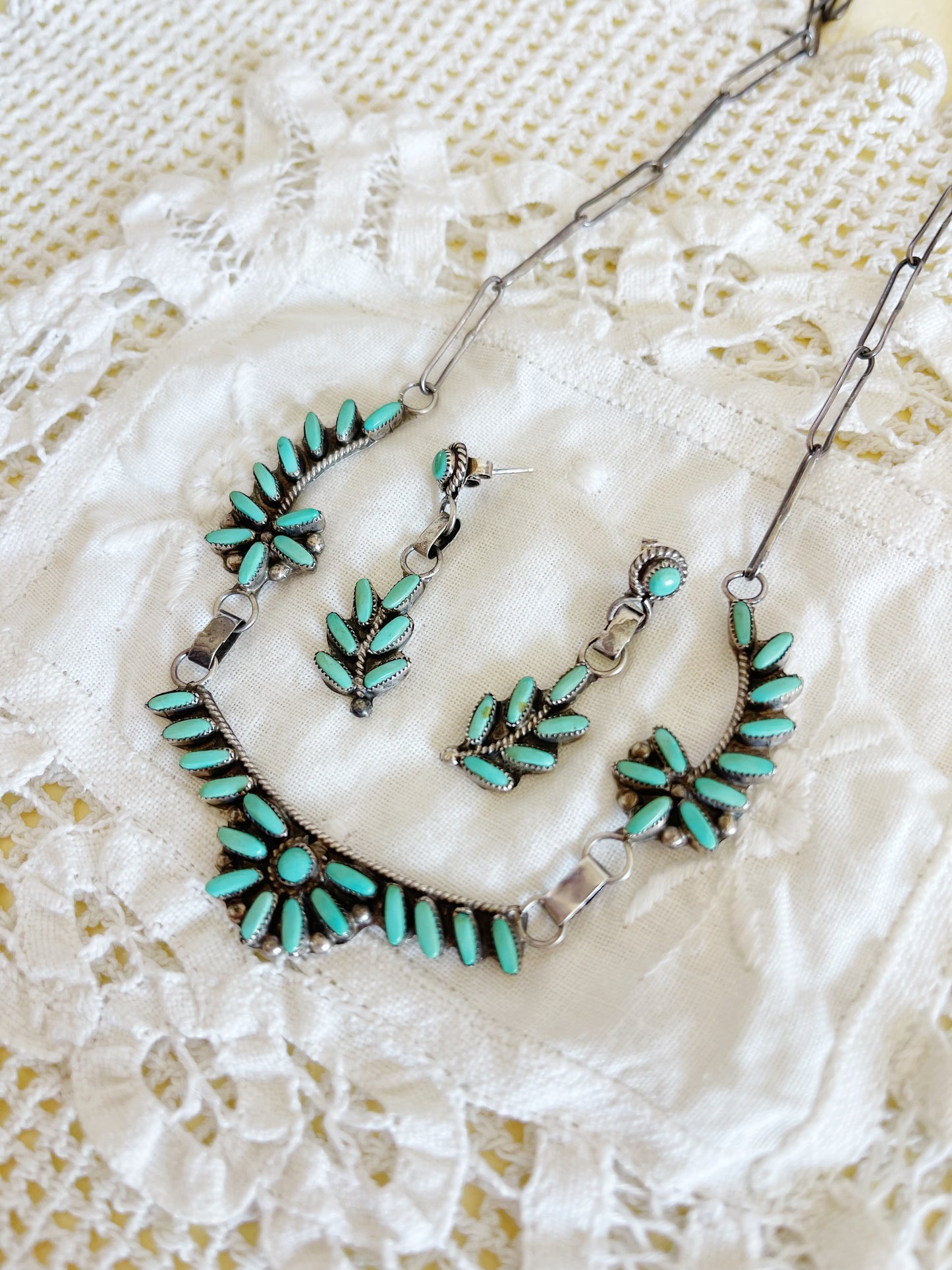 1950s Vintage Zuni Petite Pointed Turquoise Necklace and Pierce