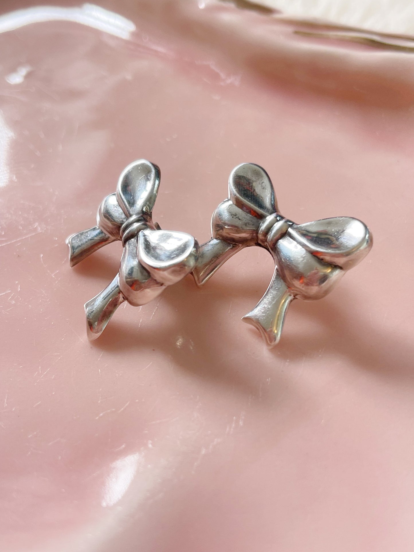 1980s Ribbon Silver Pierce