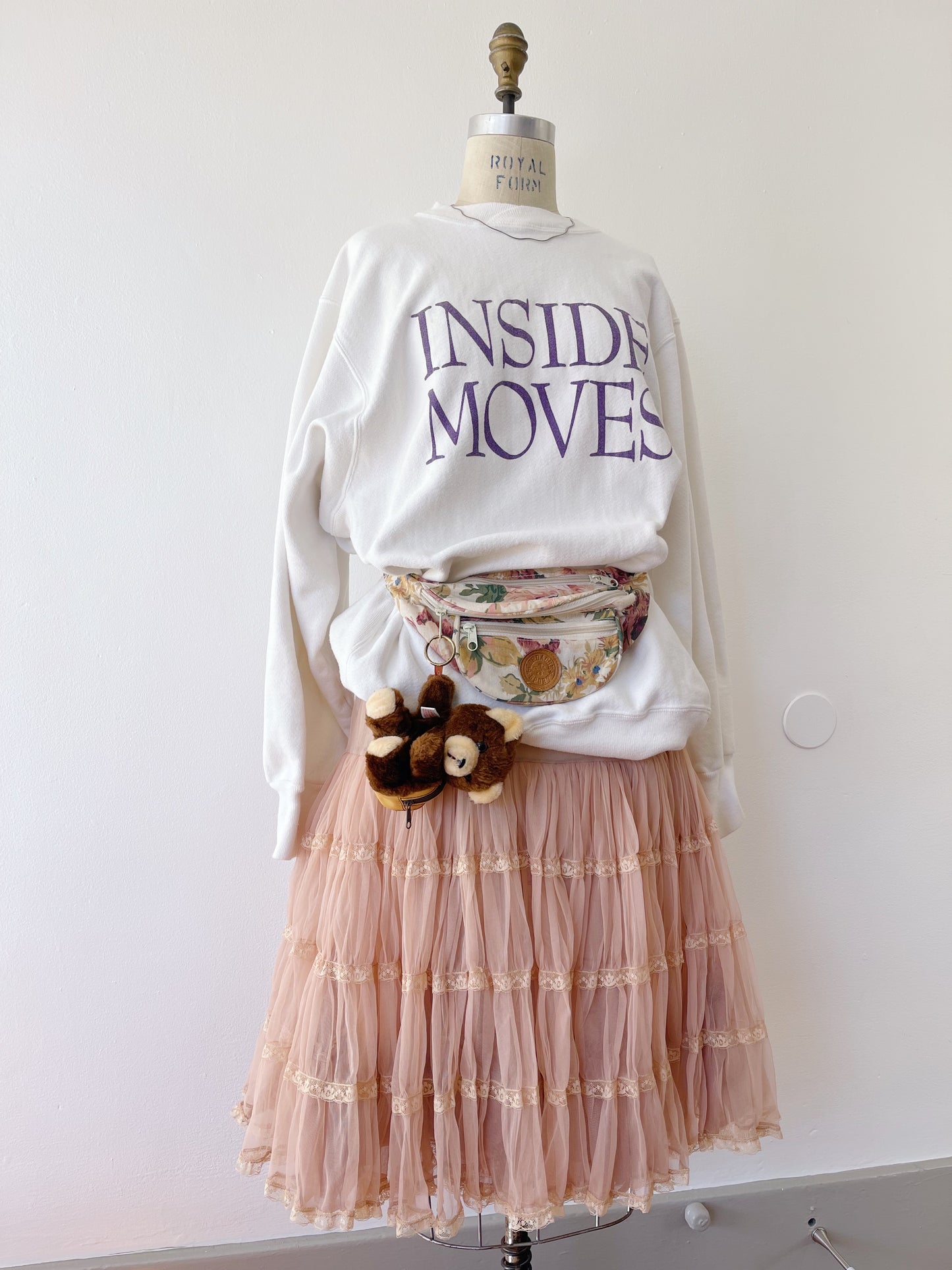 INSIDE MOVES Sweater
