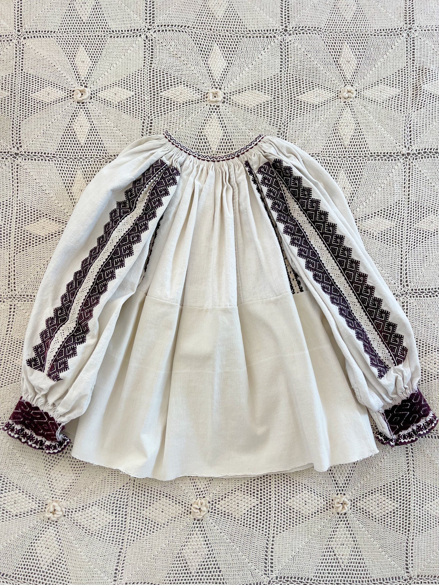 Vintage Romanian Long Sleeves Blouse.