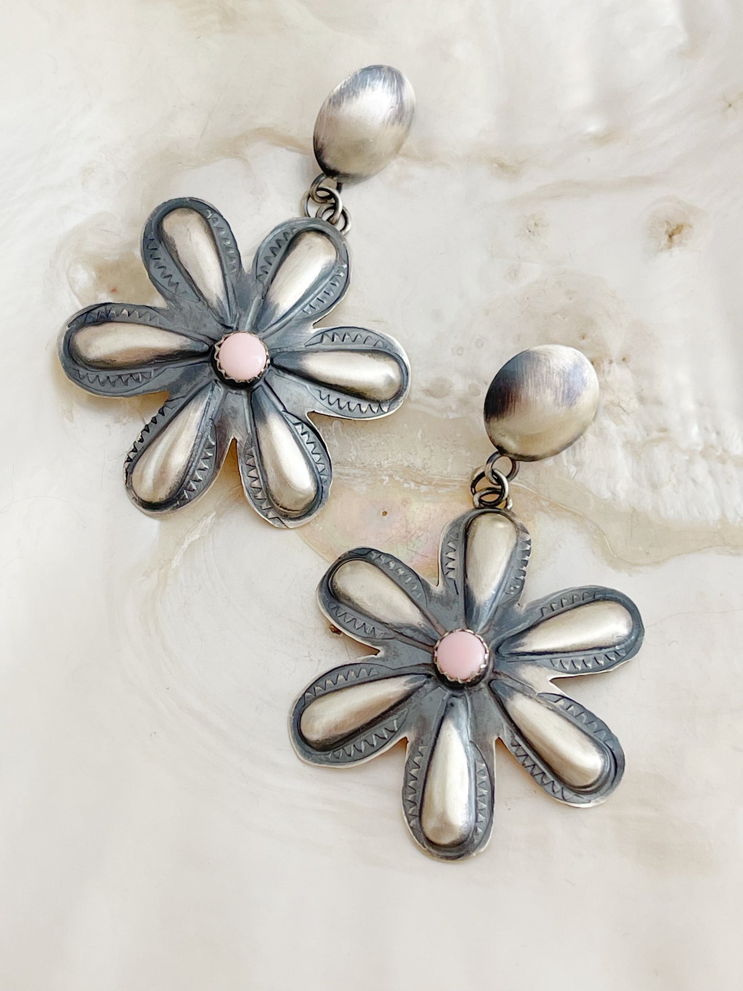 Navajo Pink Shell Flower Pierce.