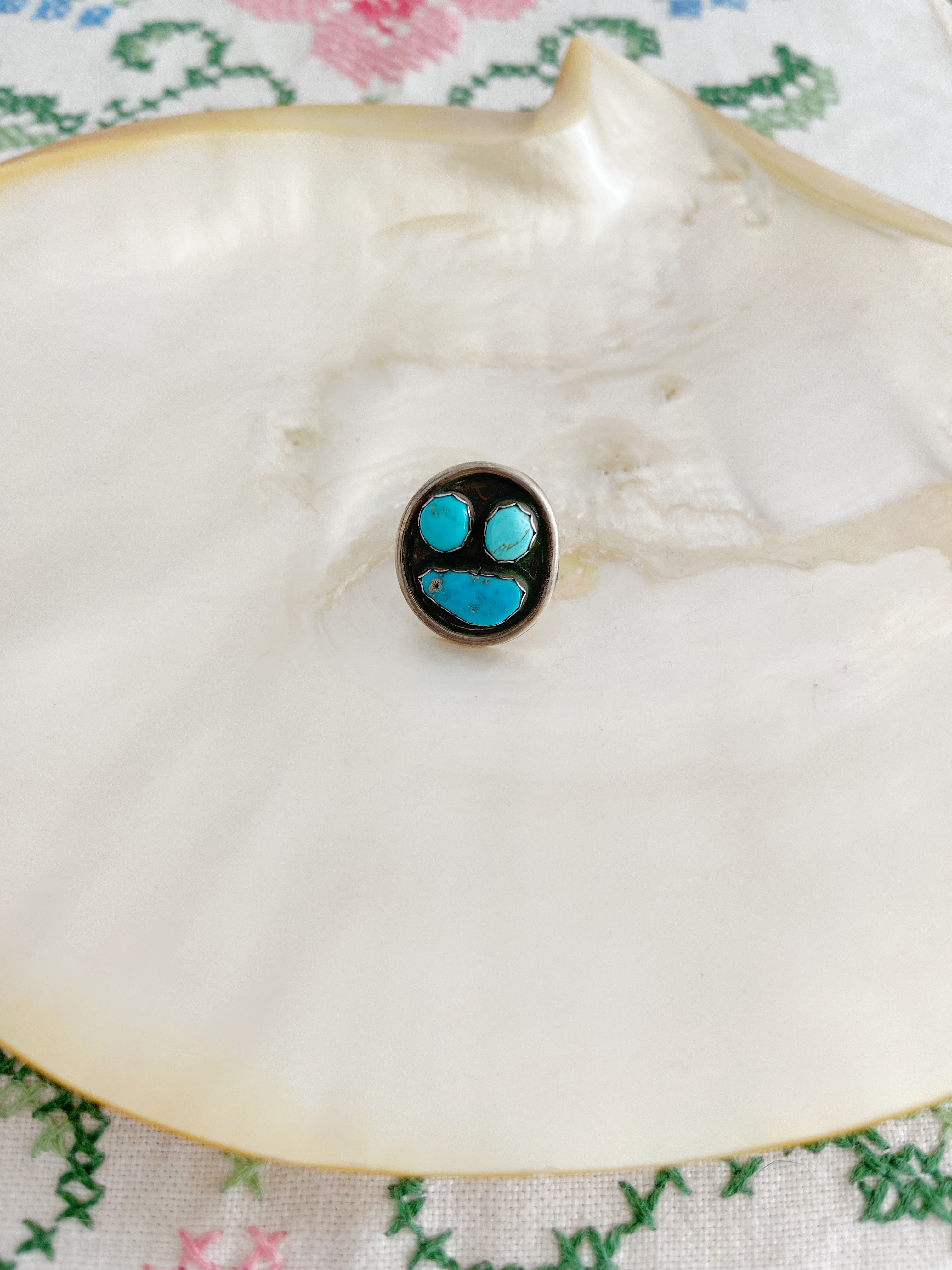 Fred Peters Navajo Native American リング Navajo Fred Peters Smail Face Ring. – Tiny Vacances