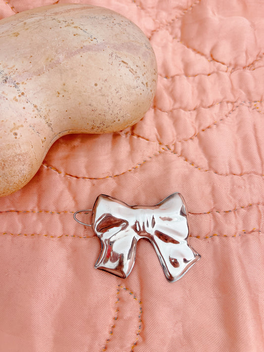 1990s Vintage Ribbon Silver Hair Clip