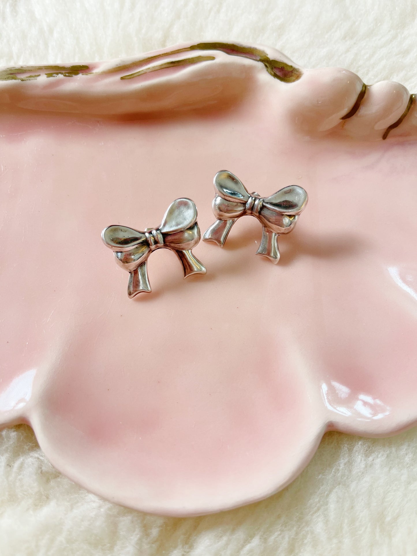 1980s Ribbon Silver Pierce
