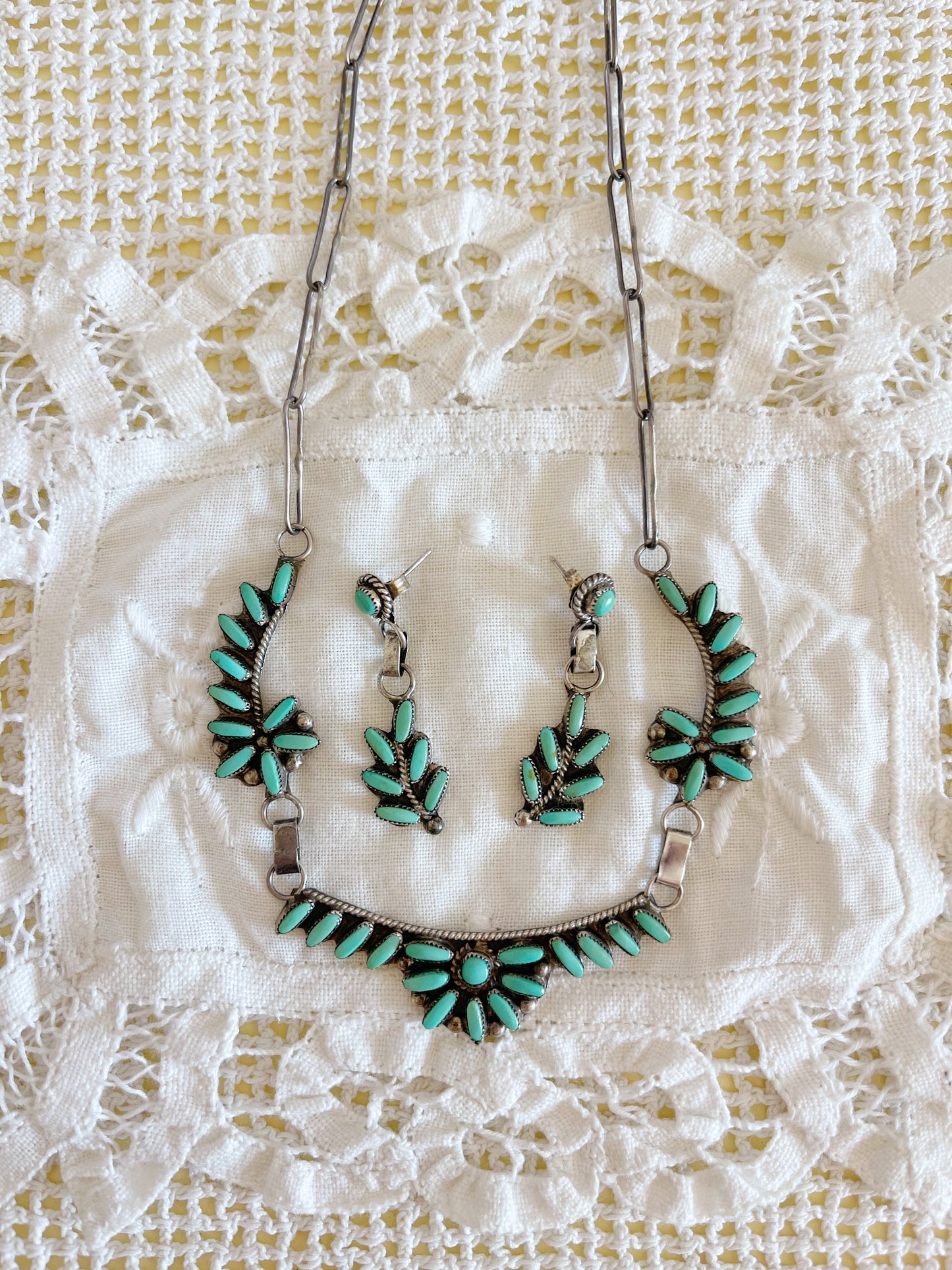 1950s Vintage Zuni Petite Pointed Turquoise Necklace and Pierce