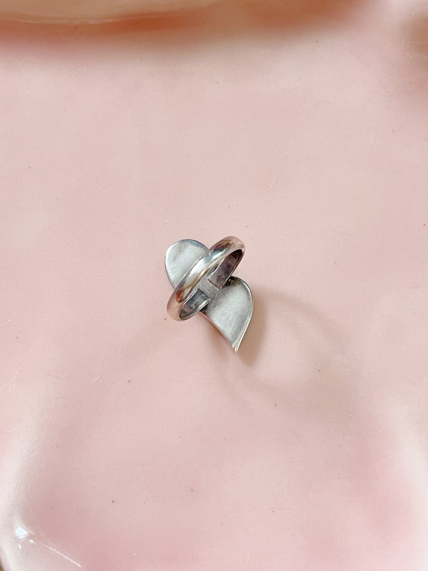 Clashed Shell Silver Heart Ring