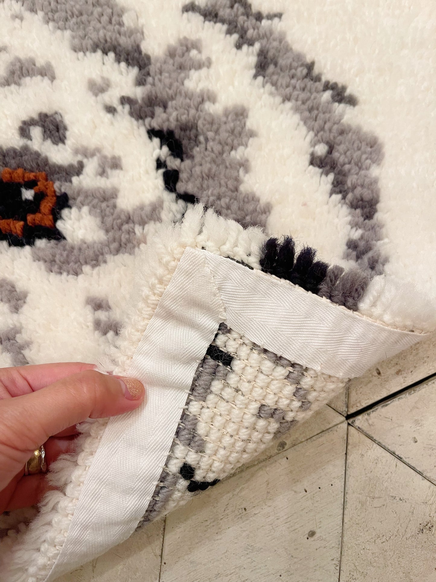 Latch Hook Puppy with Ribbon Rug