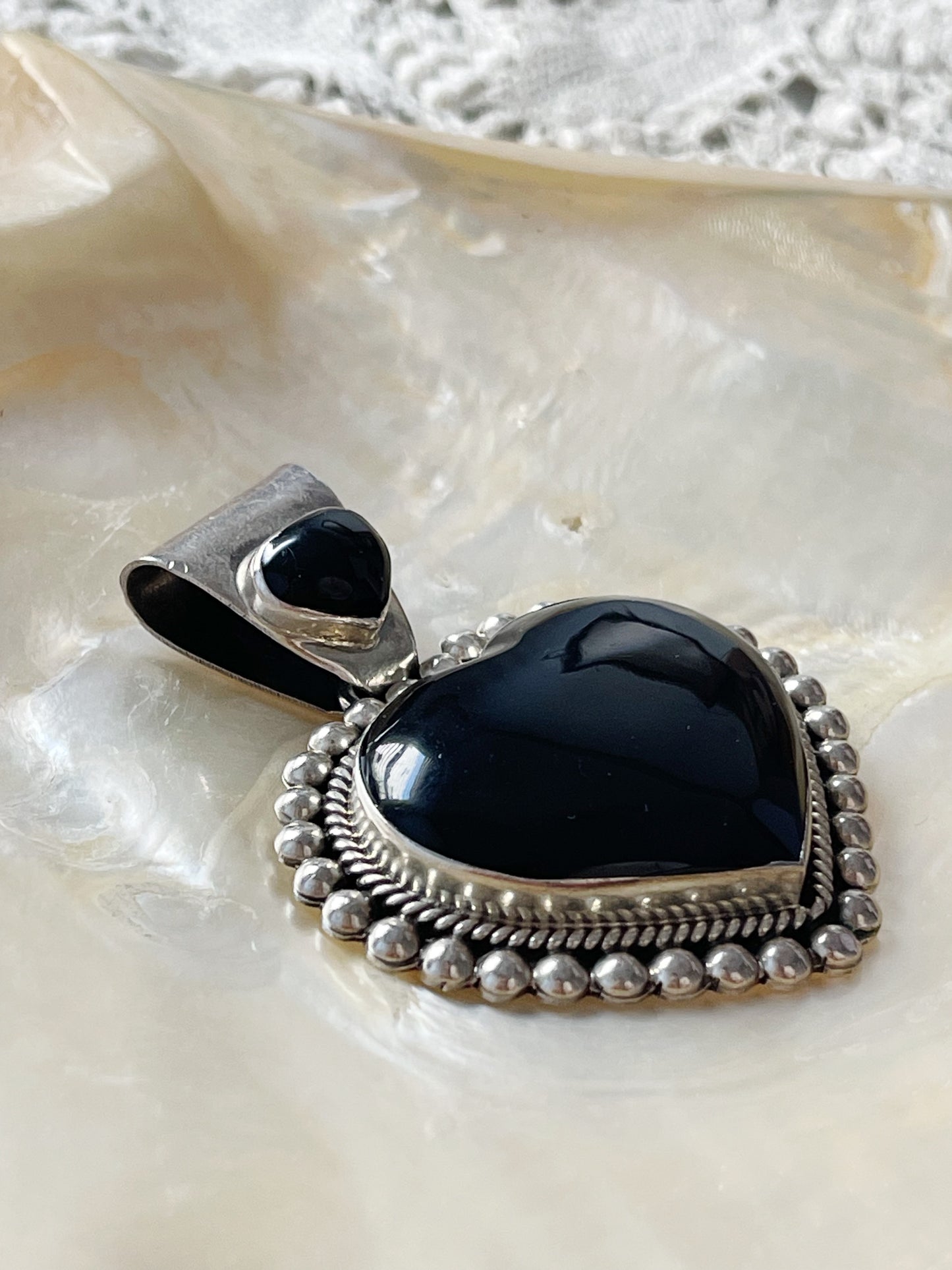 1980s Large Size Onyx Double Heart Pendant Top