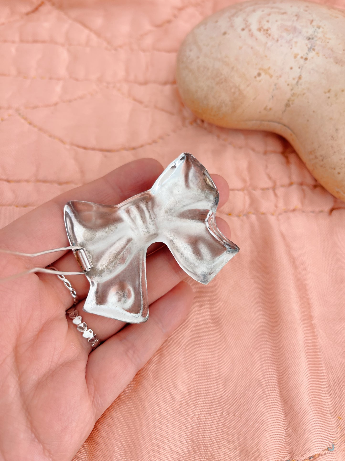1990s Vintage Ribbon Silver Hair Clip