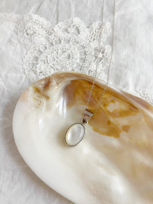 Vintage Mother of Pearl Necklace