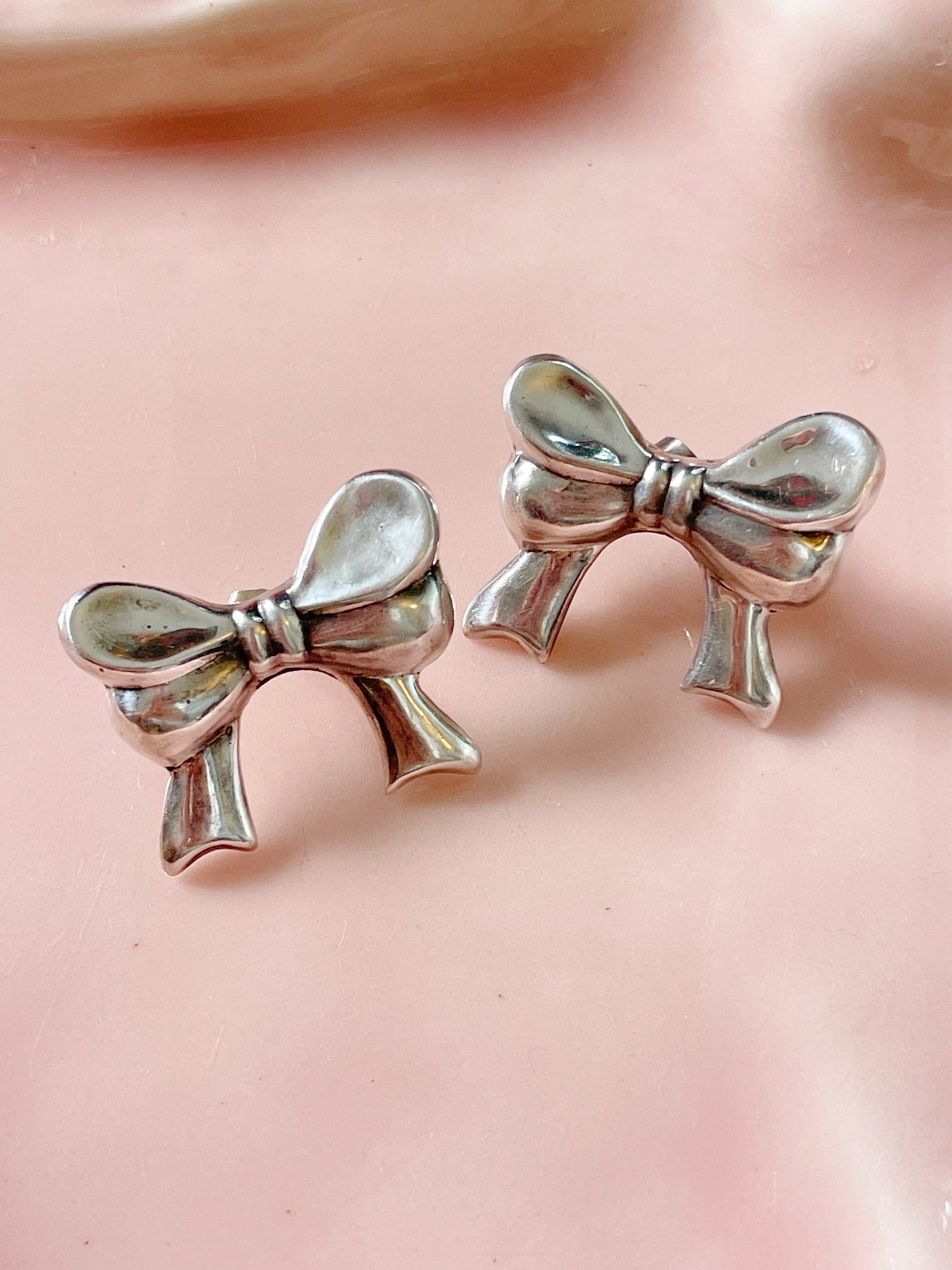 1980s Ribbon Silver Pierce