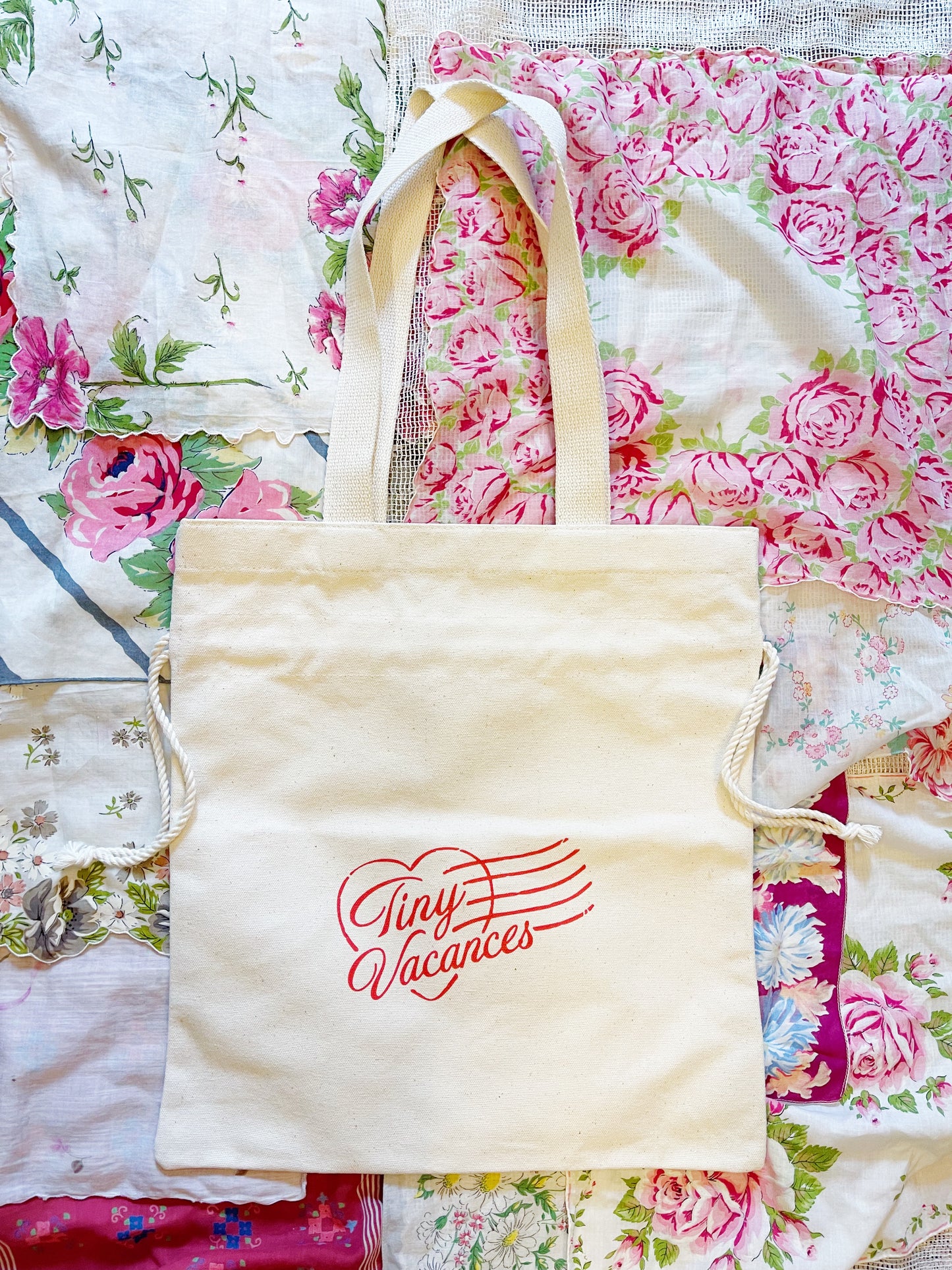 Tiny Vacances Tote Bag.