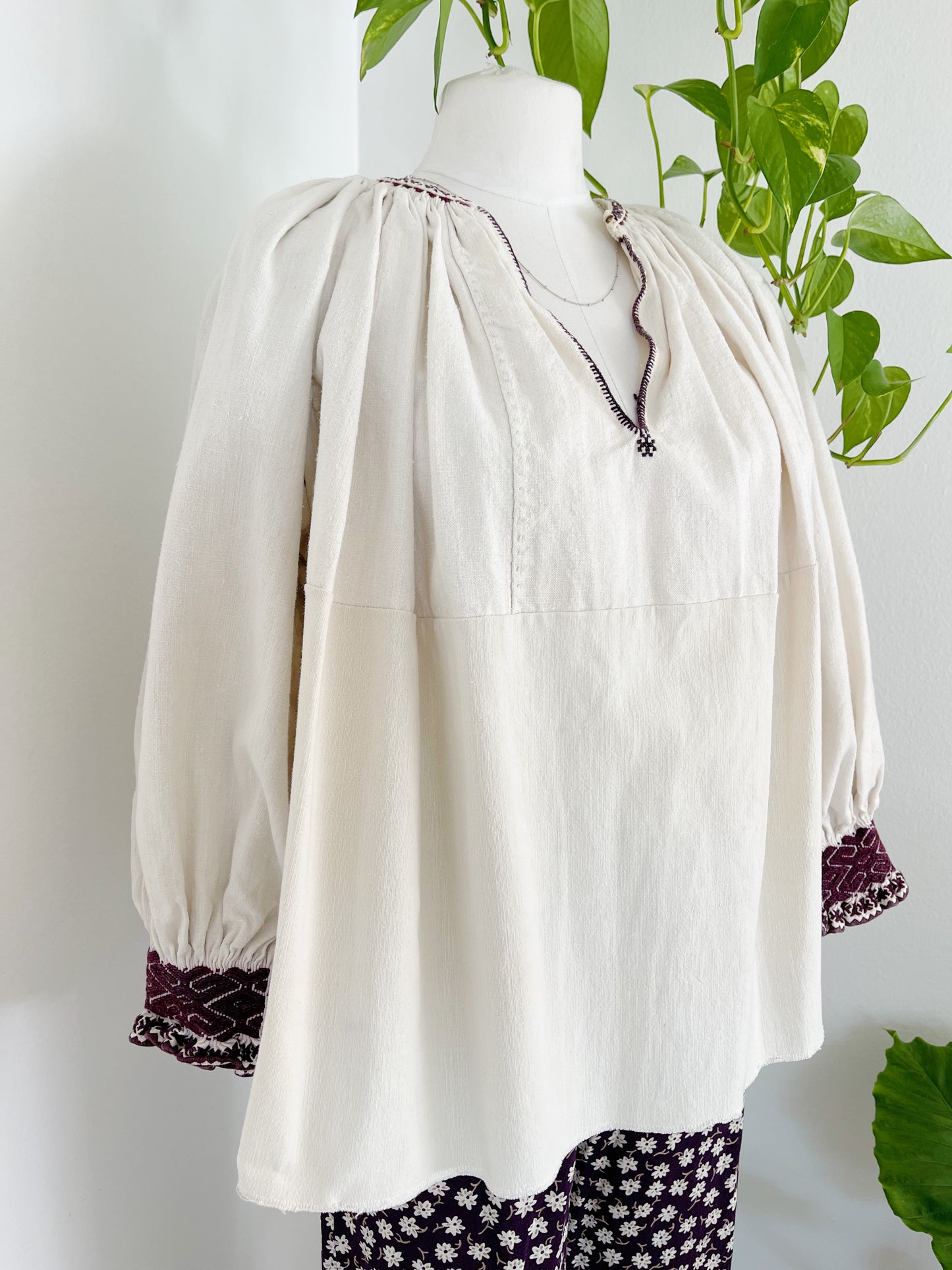 Vintage Romanian Long Sleeves Blouse.