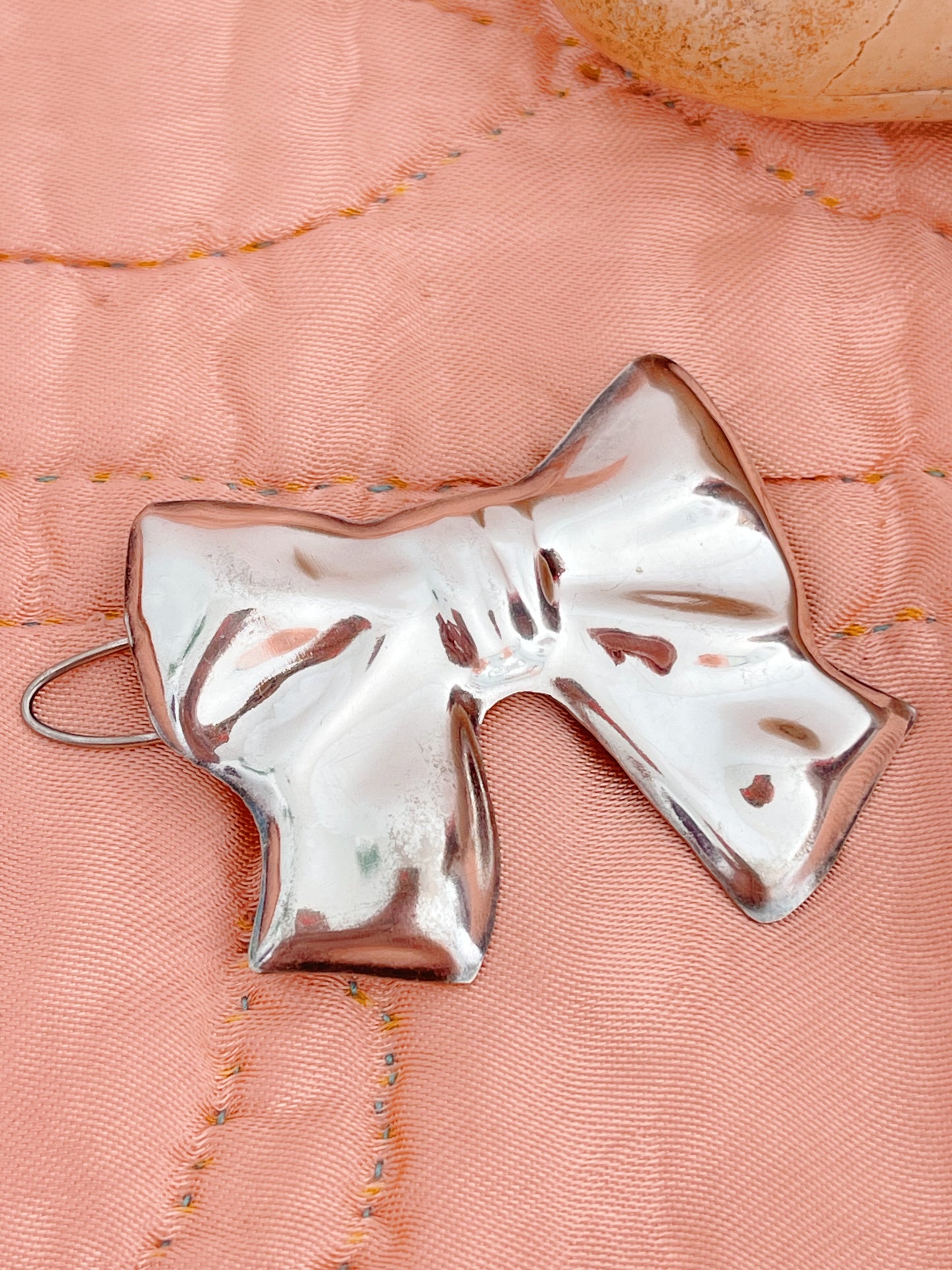 1990s Vintage Ribbon Silver Hair Clip