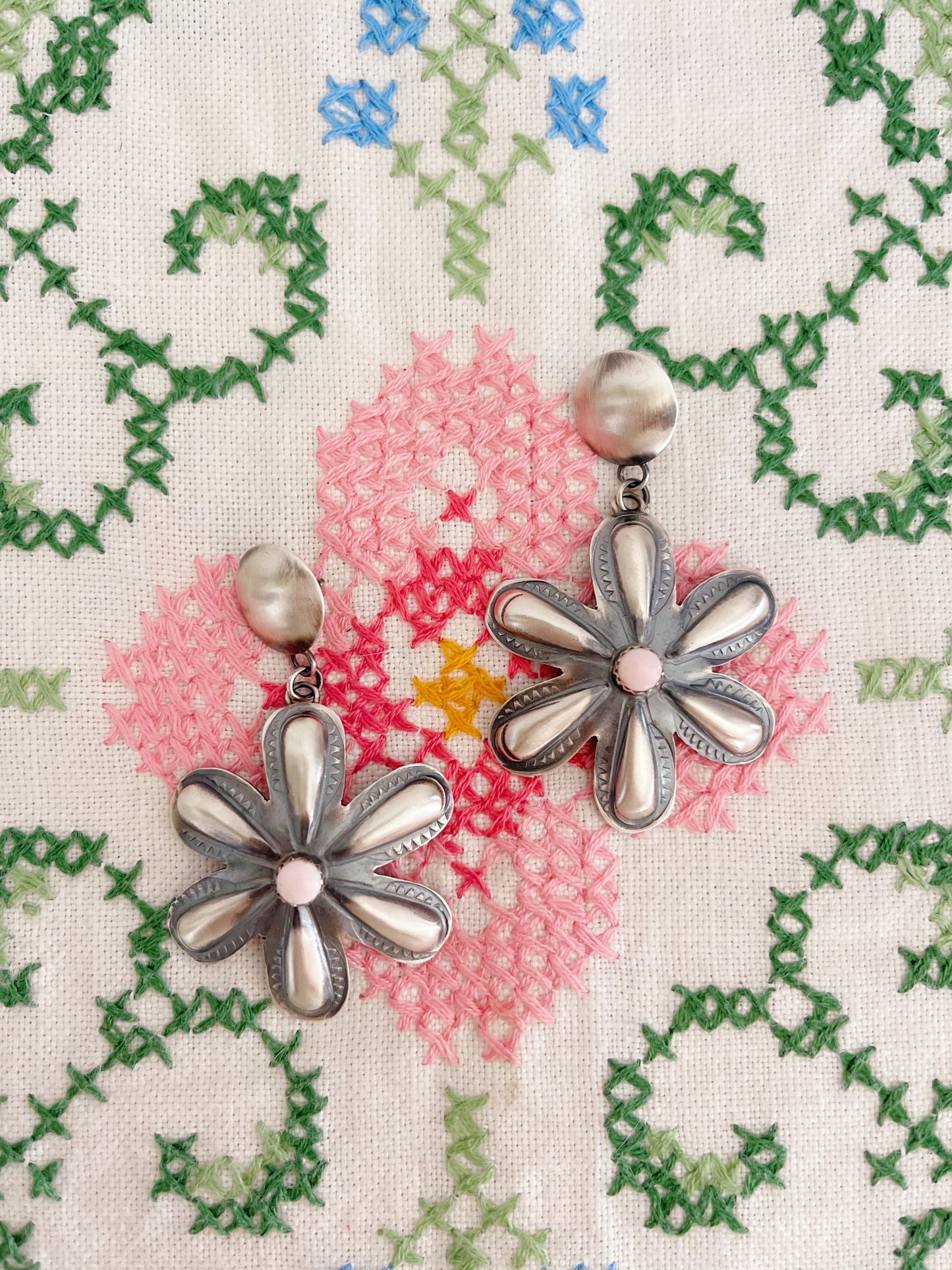 Navajo Pink Shell Flower Pierce.