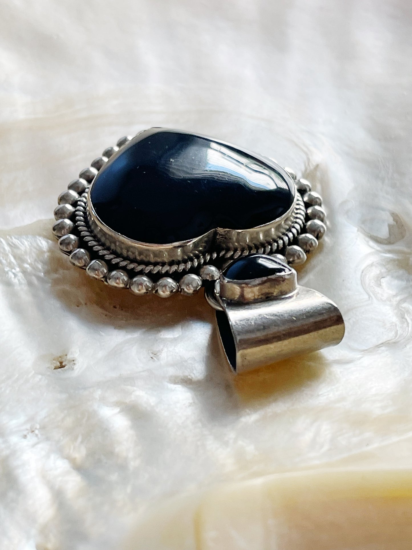 1980s Large Size Onyx Double Heart Pendant Top