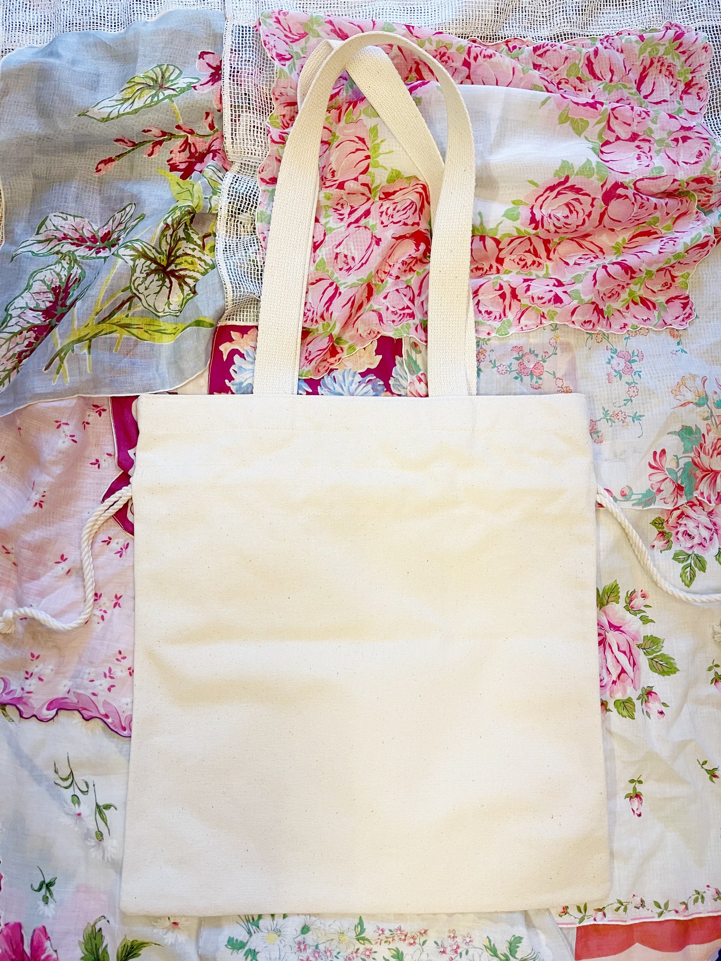 Tiny Vacances Tote Bag.