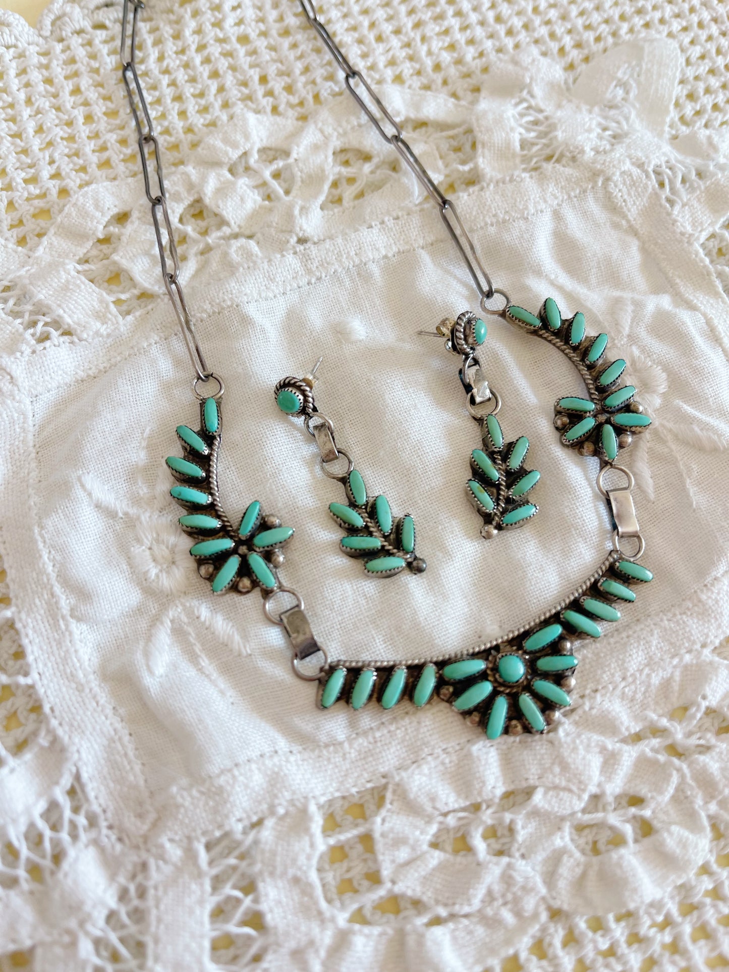 1950s Vintage Zuni Petite Pointed Turquoise Necklace and Pierce