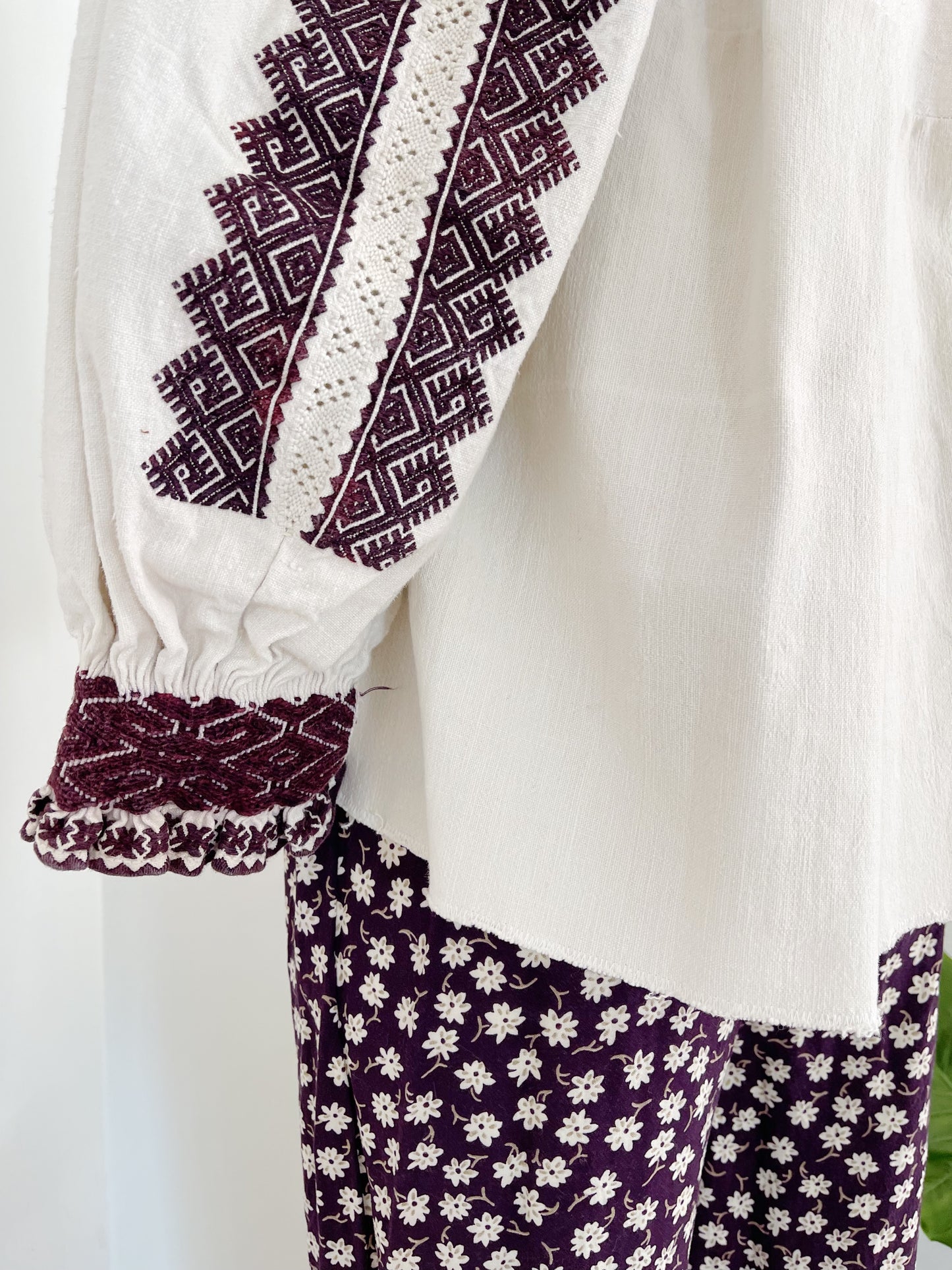 Vintage Romanian Long Sleeves Blouse.