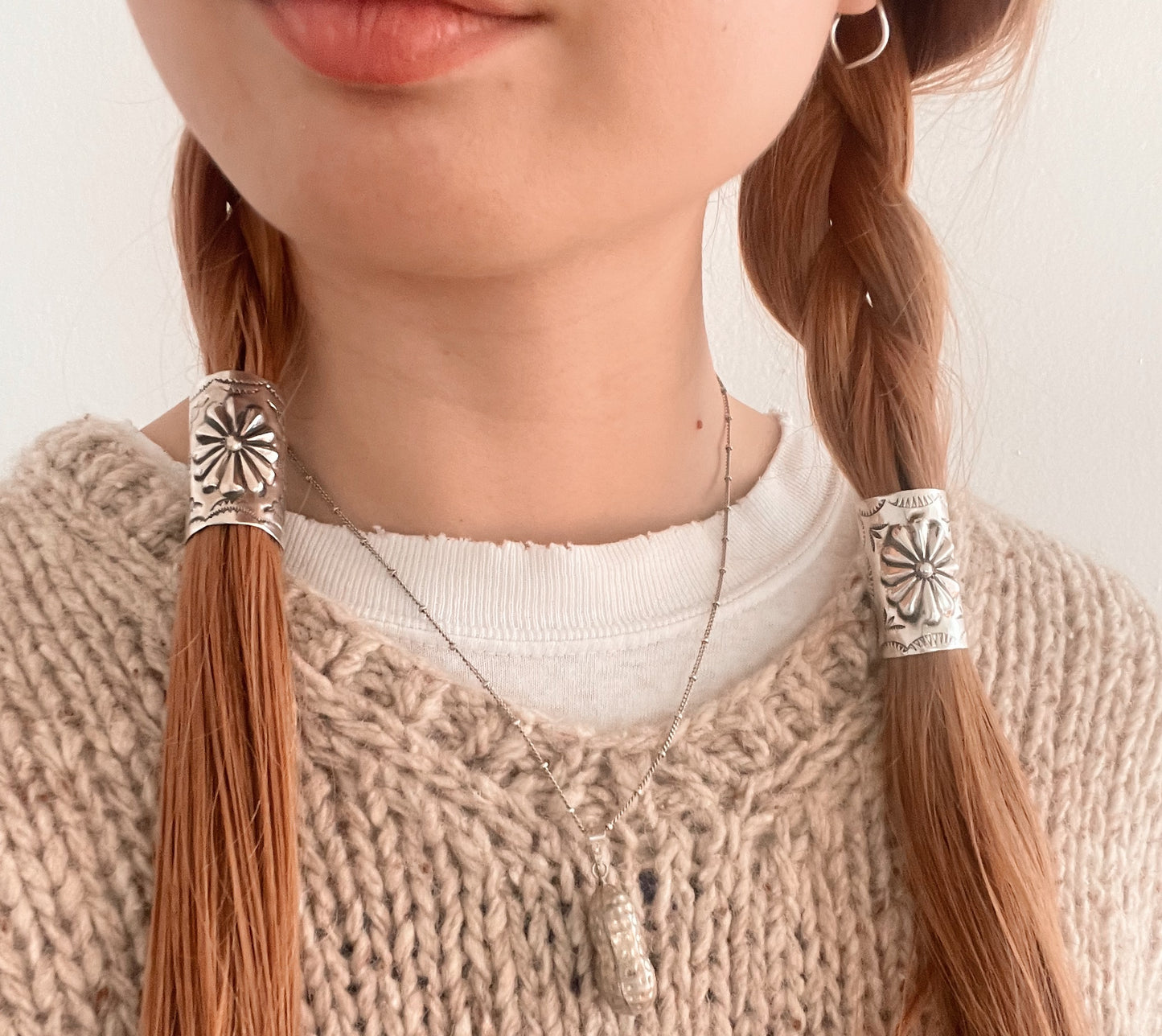 Navajo Shiny Silver Ponytail (Medium)