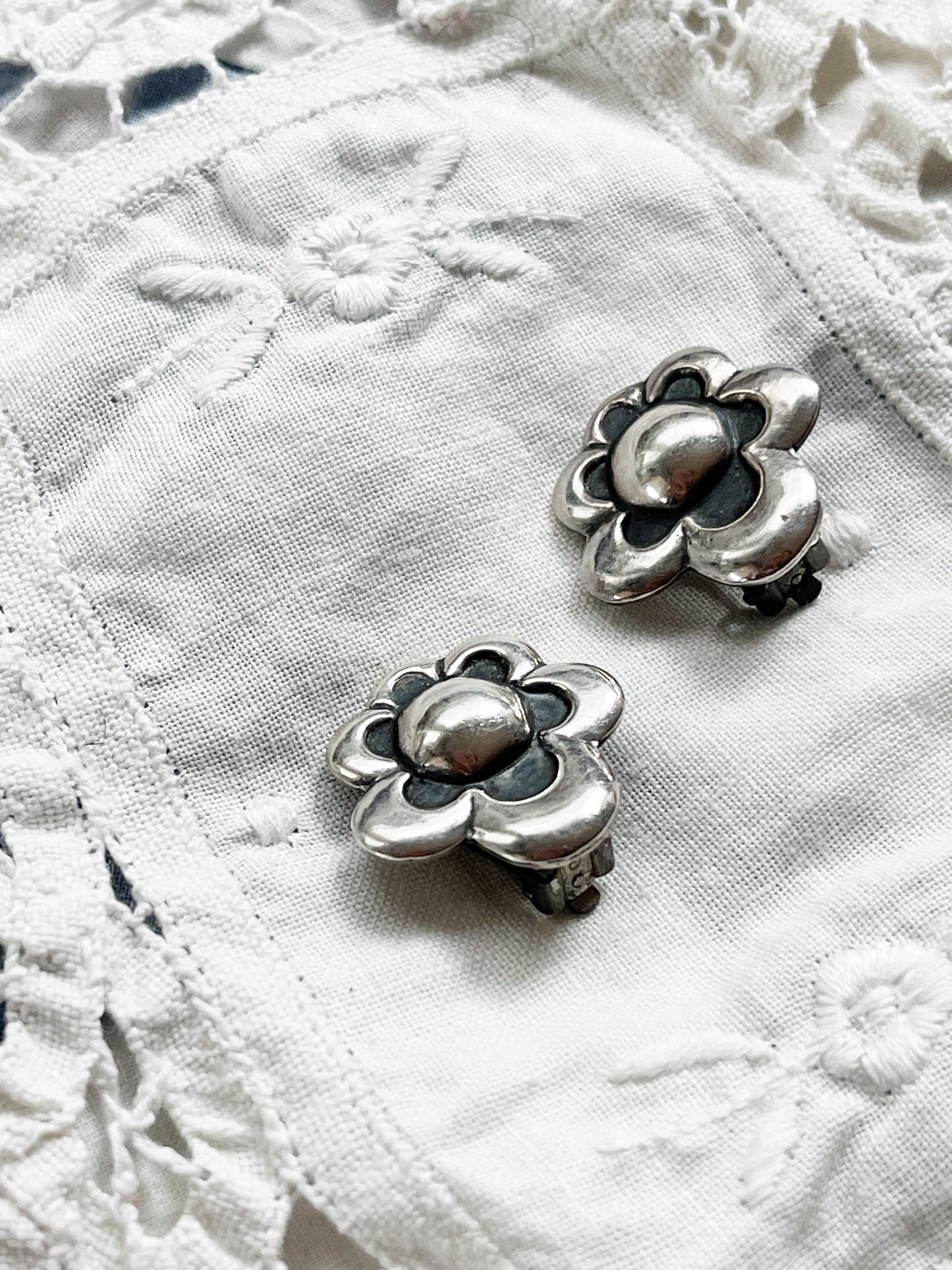 So Cute ! Vintage Flower Earrings