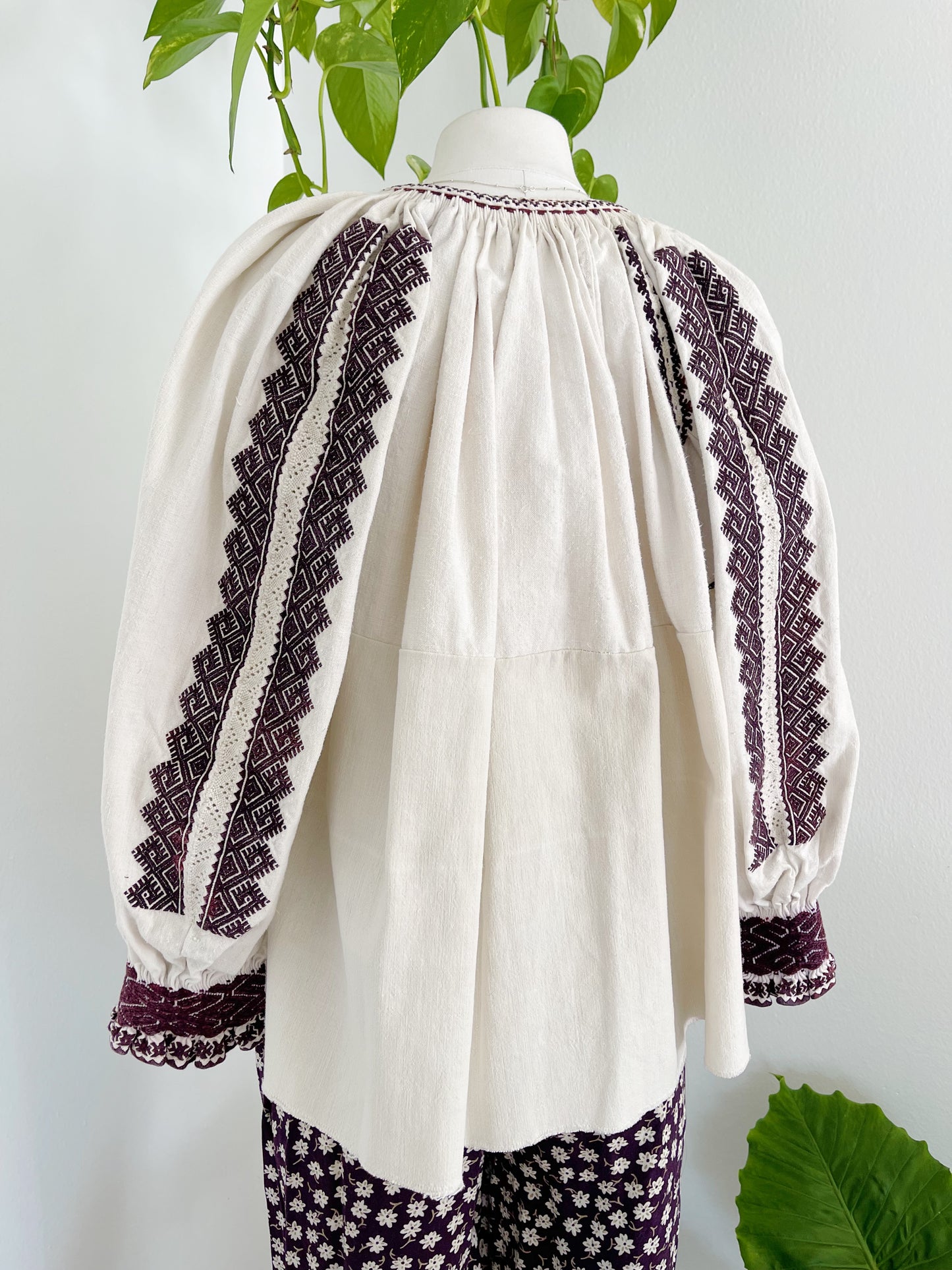 Vintage Romanian Long Sleeves Blouse.