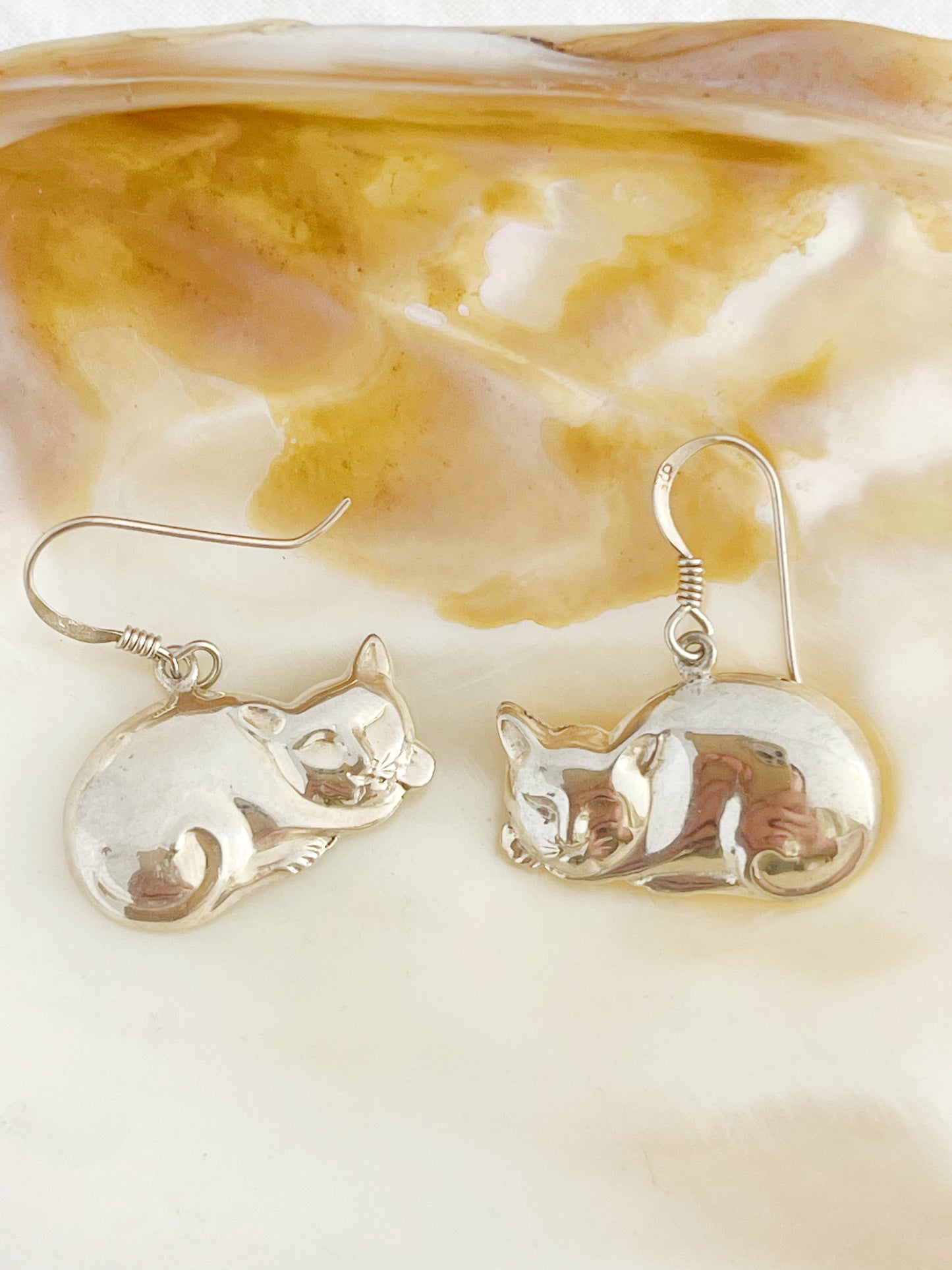 Vintage Cats Hook Pierce.